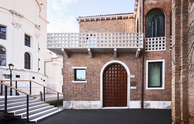 Nel 2026 , Casa Sanlorenzo celebra 10 anni di impegno culturale con un ricco palinsesto che unisce arte, scienza, design e mare