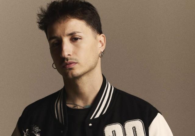 Chi &egrave; Nayt in gara a Sanremo 2026, dal nome vero al "padre assente", dalla attuale fidanzata alla ex Matilda De Angelis alle canzoni pi&ugrave; famose