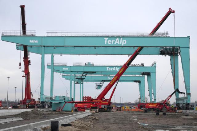 TerAlp (FS Logistix), completa il montaggio delle prime tre gru elettriche nel terminal intermodale da &euro;120 mln a Milano Smistamento