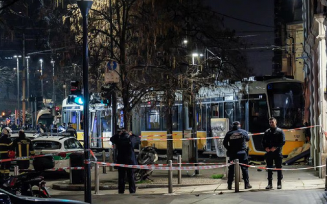 Deragliamento a Milano, autista: "Ho avuto un malore" ma c'&egrave; ipotesi "guasto a sistemi di velocit&agrave; e scambio" al nuovo Tramlink