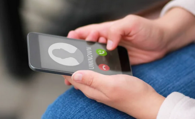 Ucraina nuova capitale di truffe telefoniche: un sistema che ruba soldi all'Ue con la complicit&agrave; di politici vicini a Zelensky