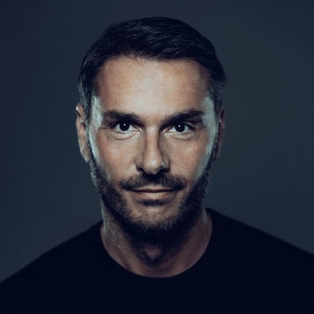 Golden Goose risultati 2025, ricavi netti per &euro;734 mln (+15%), EBITDA a &euro;248,3 mln, disponibilit&agrave; liquida di &euro;94,4 mln