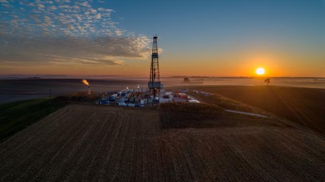 L&rsquo;Iran ha chiuso lo stretto di Hormuz, petrolio a 81 $ al barile (+4,27%) e gas a 55 $ (+25%), centinaia di navi bloccate