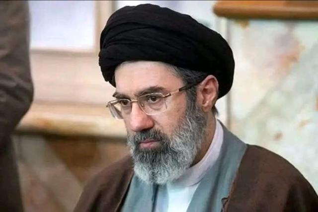 Chi &egrave; Mojtaba Khamenei, secondogenito e successore dell'ayatollah: vicino a Pasdaran, impero immobiliare da 100 mln&pound; solo in Uk