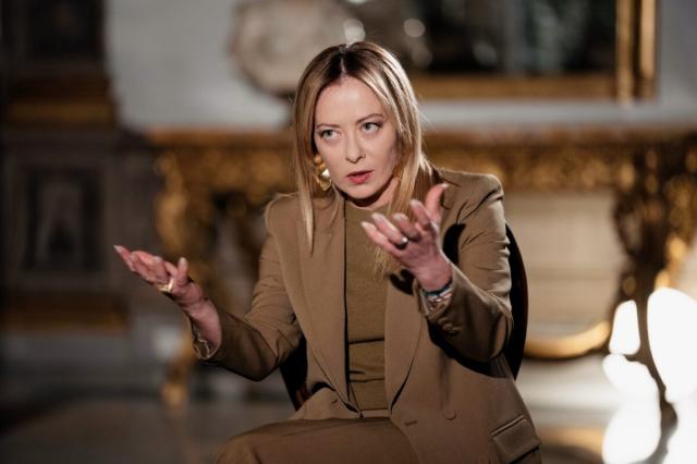 Giorgia Meloni non riesce a prendere posizione sull'Iran: non condanna, n&eacute; supporta; il governo italiano sempre pi&ugrave; giullaresco