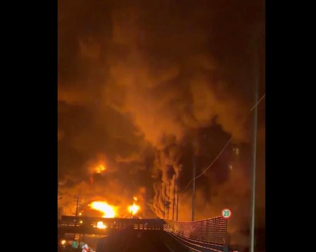 Iran, pasdaran reagiscono dopo attacchi Usa-Israele su siti petroliferi a Teheran: "Se volete una guerra energetica la avrete"