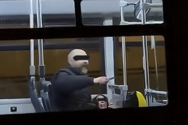 L'aggressione sull'autobus a Napoli