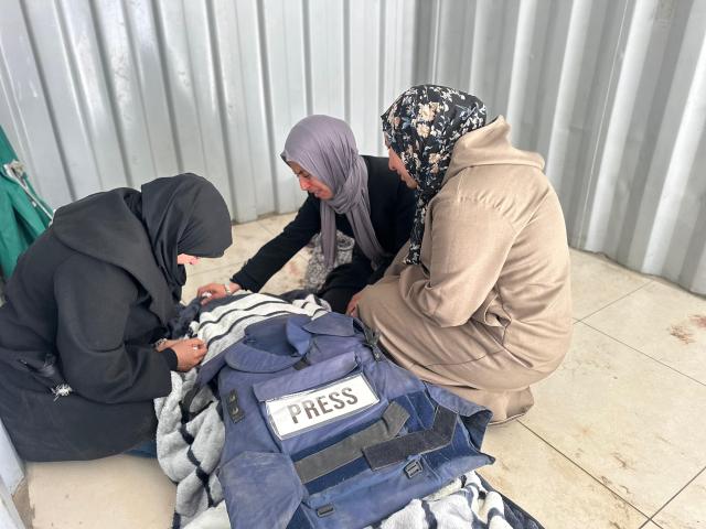 Gaza, giornalista palestinese di 46enne Amal Al-Shammali uccisa in raid Idf a Zawayda, aumenta il bilancio dei reporter morti