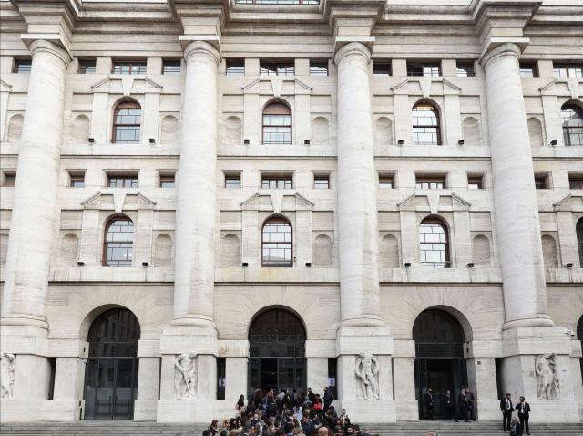 Borse in ripresa: Milano +2,4%, trainata dai bancari; positive anche Londra, Parigi e Francoforte, petrolio a 88$ (-6,80%)