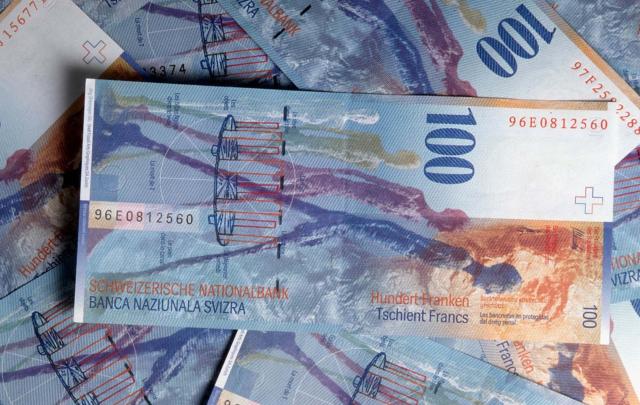 Svizzera, contante in costituzione, approvato con il 73% dei voti il controprogetto del governo e del parlamento