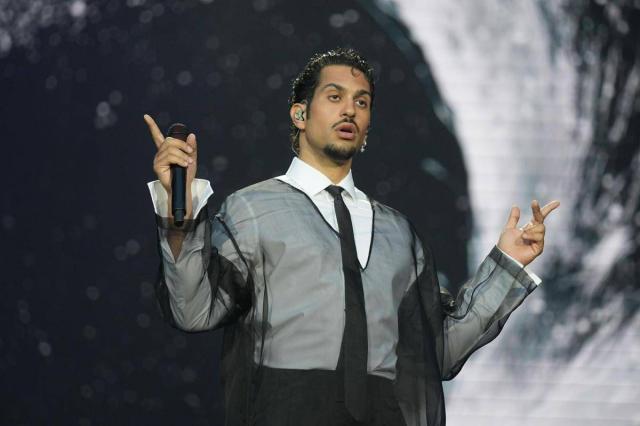 Il cantante Mahmood lascia l'Italia e si trasferisce in Spagna per colpa della ... eccessiva fama