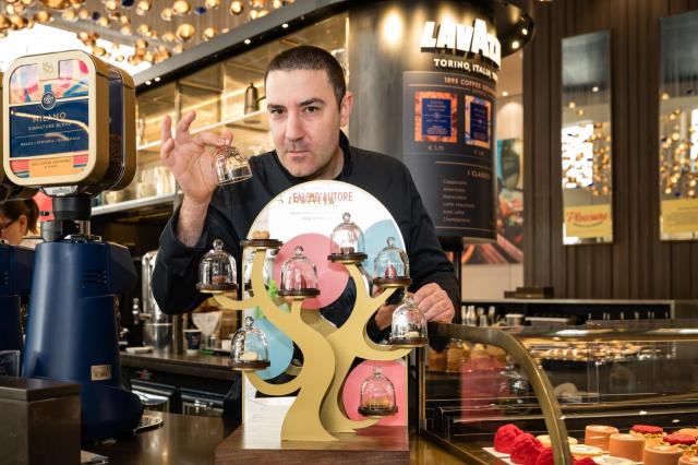 Flagship Store Lavazza Milano presenta la nuova proposta di pasticceria Fiorani affiancata dalla collezione 1895 Coffee Designers