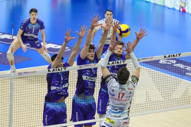Playoff Superlega, Sir Susa Scai Perugia-Vero Volley Monza 3-0: gli umbri si aggiudicano Gara 3 e accedono alle Semifinali