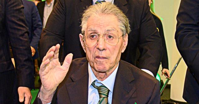 Addio a Umberto Bossi, il senatur ribelle: tra ampolle, partigiani evocati e un Nord che non ha mai smesso di urlare