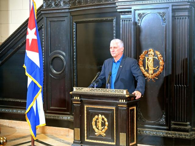 Cuba, governo vara misure per salvare economia e apre a investimenti di esuli anticomunisti negli Usa: prima trattativa con Trump