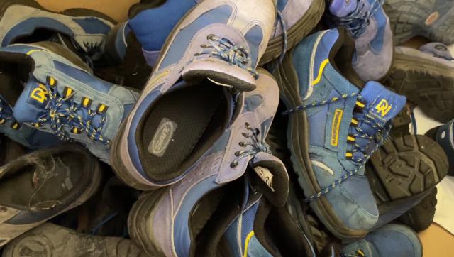 Poste Italiane, il progetto &ldquo;Scarpa vecchia fa buon gioco&rdquo;; dalle calzature dei portalettere ai pavimenti antitrauma per bambini