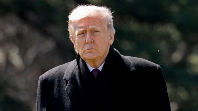 Iran, Trump alza la posta in cerca di exit strategy: "Valuto invio di migliaia di soldati in MO"; Pentagono chiede $200mld per la guerra