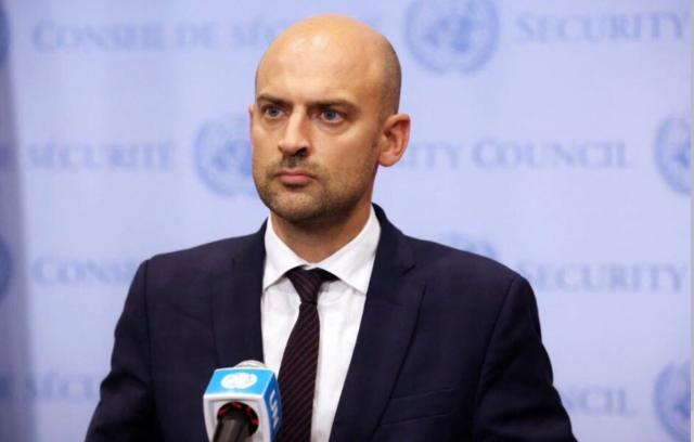 Jean-No&euml;l Barrot, filosionista ministro degli esteri francese che mente e umilia la Francia,  sembra il portavoce di Netanyahu