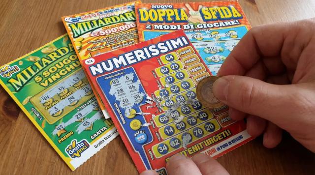 Gratta e vinci di Carsoli, rintracciata a Modena la donna in fuga col biglietto da 500mila&euro;, il compagno: "Dobbiamo dividere"