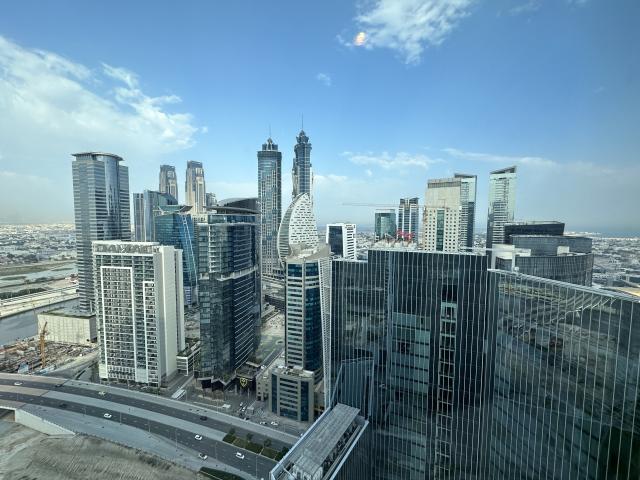 Dubai, crollo turismo e immobiliare in crisi, prezzi delle case in calo tra 12 e 15%, volumi delle transazioni -37% su base annua