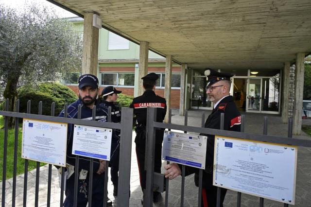 Accoltellamento Trescore Balneario, aggressione alla professoressa filmata dal 13enne, scacciacani nello zaino ed esplosivo in casa