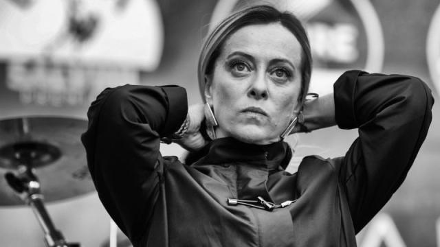 Giorgia Meloni reinterpreta Stalin: purghe interne per sfuggire al tribunale del popolo