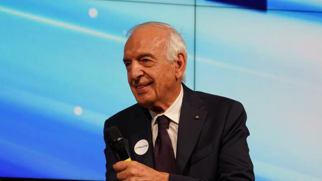 Fibercop, nel 2025 EBITDAaL a &euro;1,74 mld, punta a crescere del 10% nel 2026, ricavi a &euro;3,8 mld, investimenti in crescita a &euro;2,7 mld