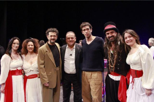 Paradise sbarca a Bari al Teatro Piccinni: Vinicio Marchioni, Terraross e le star di Guerrieri nel late night show su Rai 2