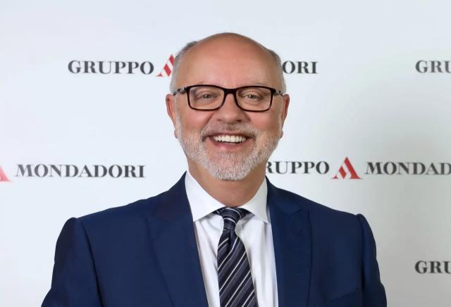 Mondadori, presentata offerta per il ramo scolastico di Hoepli, casa editrice milanese da 32,3 milioni di euro di fatturato