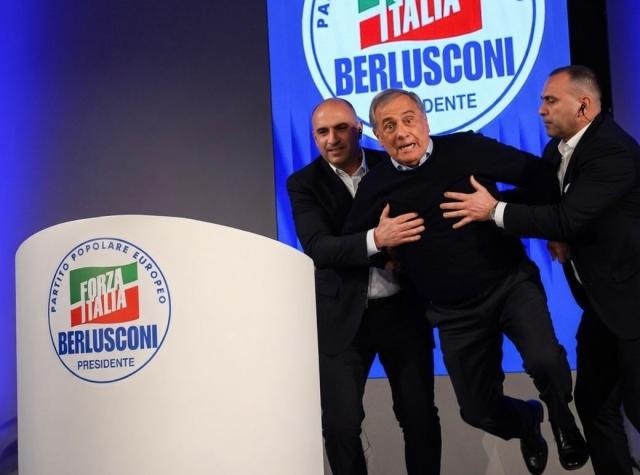 Antonio Tajani vicino al siluramento: Marina Berlusconi scende in campo e taglia i rami secchi