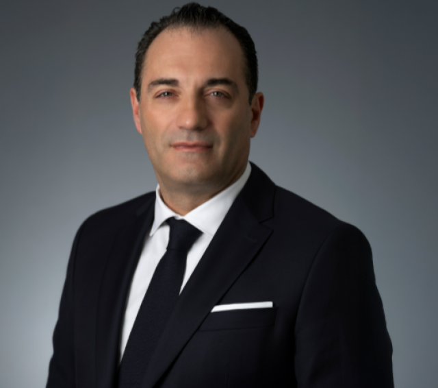 Stellantis rinnova l&rsquo;alleanza con Palantir; con l&rsquo;AI di Peter Thiel, nasce il gemello digitale per la trasformazione industriale