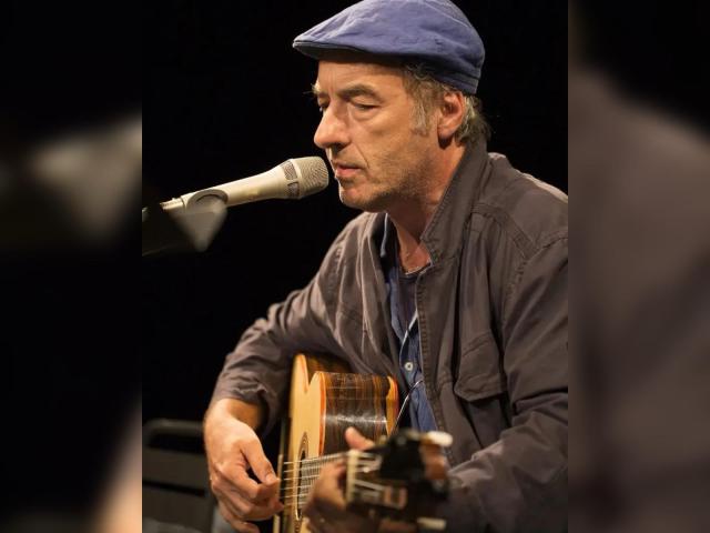 Addio a David Riondino, morto il cantautore di "Maracaibo", attore, scrittore e regista; l'artista poliedrico aveva 73 anni