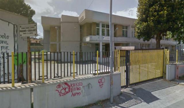 Napoli, professore ucciso nel cortile della scuola: omicidio ripreso dalle telecamere
