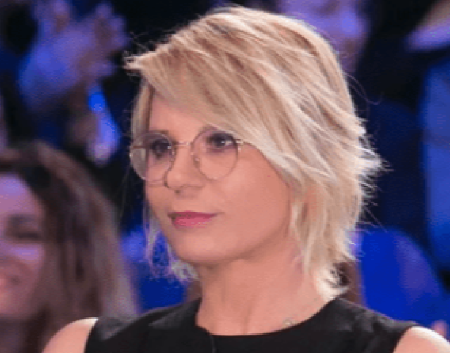 C'&egrave; Posta per Te torna domani su Canale 5: ospiti Sabrina Ferilli e Luca Argentero