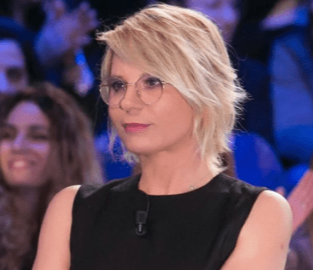 C'&egrave; Posta per Te torna domani su Canale 5: ospiti Sabrina Ferilli e Luca Argentero
