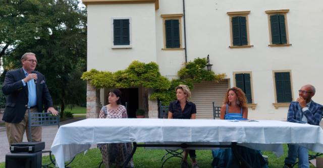 A Casa Vinicola Sartori presentato il libro #IOSIAMO sull'impegno dei volontari per la ripartenza