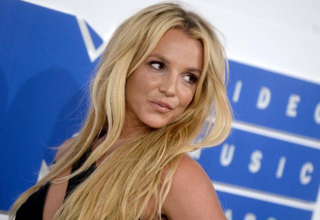 Britney Spears contro il padre, il racconto choc: "Voglio un figlio ma non me lo fanno fare"