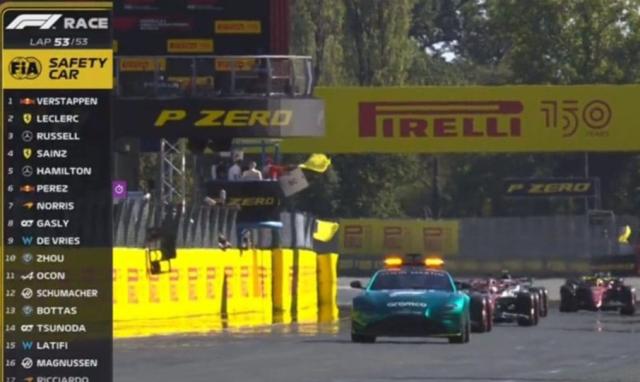 F1, Gp di Monza: Verstappen primo, Leclerc secondo. Gara terminata in regime di safety-car, fischi dalle tribune