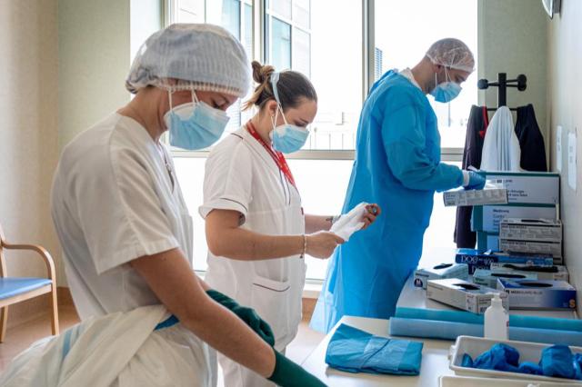 Vaccino obbligatorio per tutti,  ma tra i sanitari +600% di contagi Covid