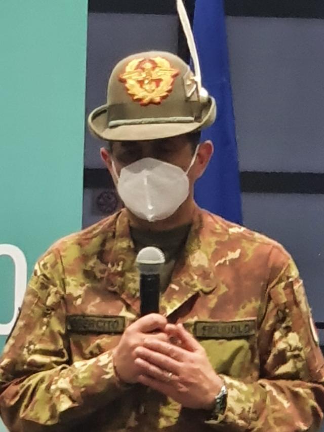 Ospedale Fiera Milano City, il generale Figliuolo in visita: "In questa terapia intensiva solo non vaccinati, plateau raggiunto ma bisogna immunizzarsi"