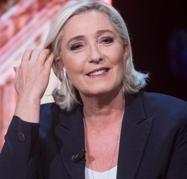 Francia, le proteste contro Macron portano voti a Marine Le Pen che vola nei sondaggi (26%)