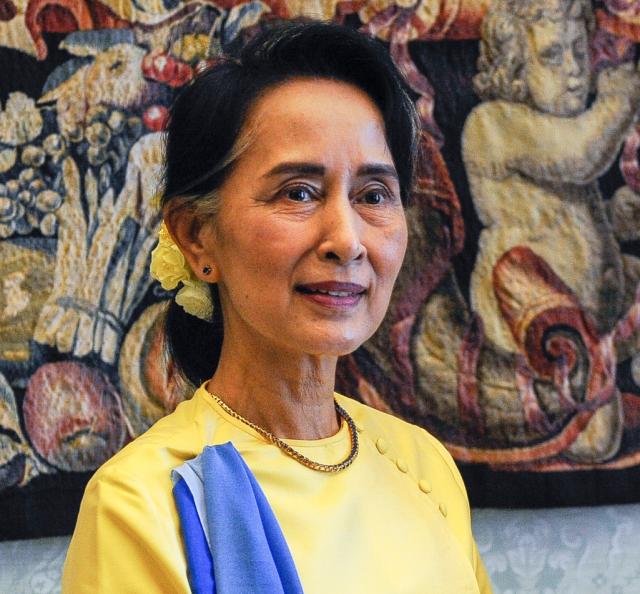 Myanmar, Aung San Suu Kyi riceve altri 7 anni anni di carcere: in totale l'ex leader 77enne deve scontare 33 anni
