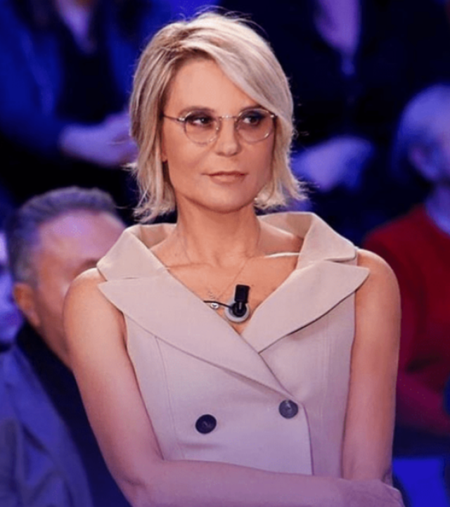 Grande Fratello Vip 5, Maria De Filippi ospite d'onore nella puntata di stasera 28 dicembre. Tante sorprese per ...