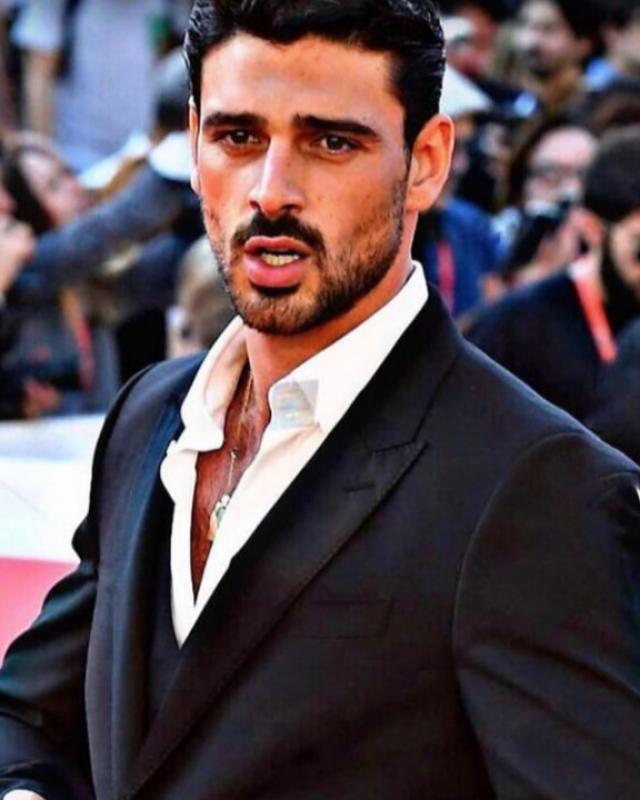 Michele Morrone parole CHOC su Belen: 'Tet*e e cu*o non bastano.'  Guerra sul web