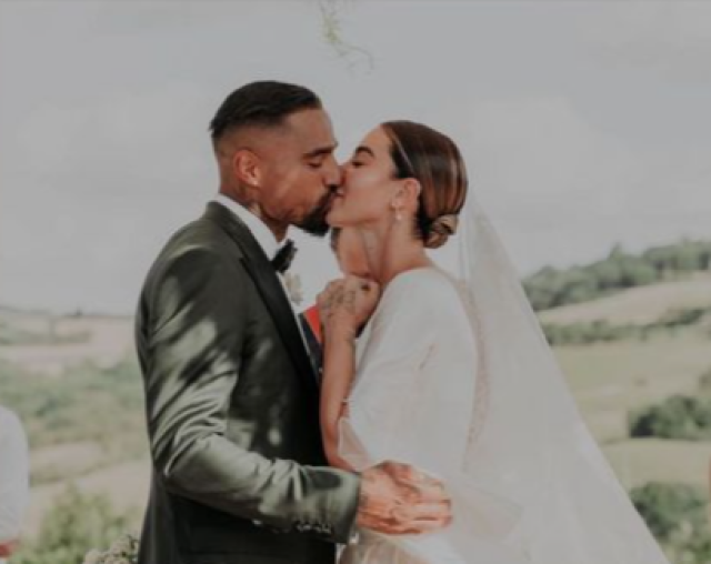 Prince Boateng e Valentina Fradegrada si scambiano gli anelli e il sangue