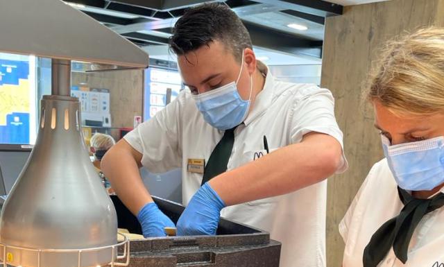 McDonald&rsquo;s: distribuiti 400 pasti alla mensa del Refettorio Ambrosiano ad agosto