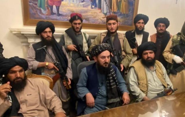 Afghanistan, Talebani: "Tuteleremo i diritti delle donne, nessuna discriminazione"