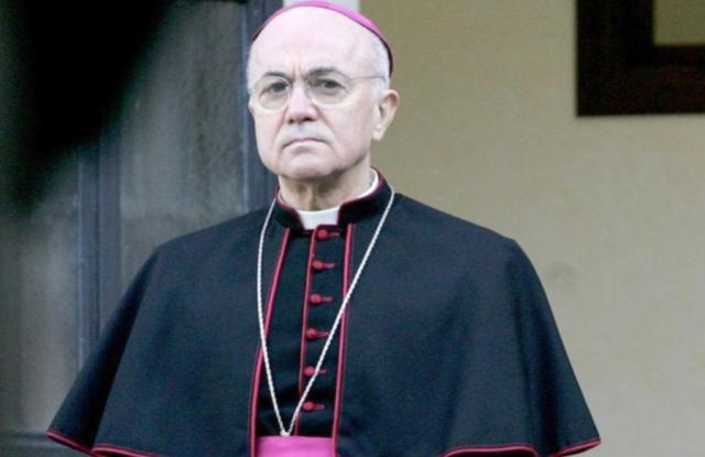 Vaccino Covid, la lettera di Monsignor Vigan&ograve;: "L'imposizione del siero sperimentale &egrave; avvenuta con uno spiegamento di mezzi unico nella storia recente"