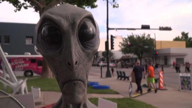 Russia-Ucraina, l'ufologo Nick Pope: "Gli alieni non ci contattano per colpa di Putin, considerano la guerra un comportamento primitivo"