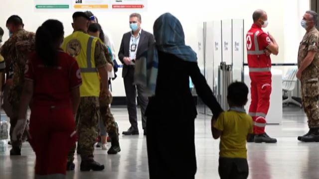 Afghanistan, 400 in arrivo in Italia con ponte aereo